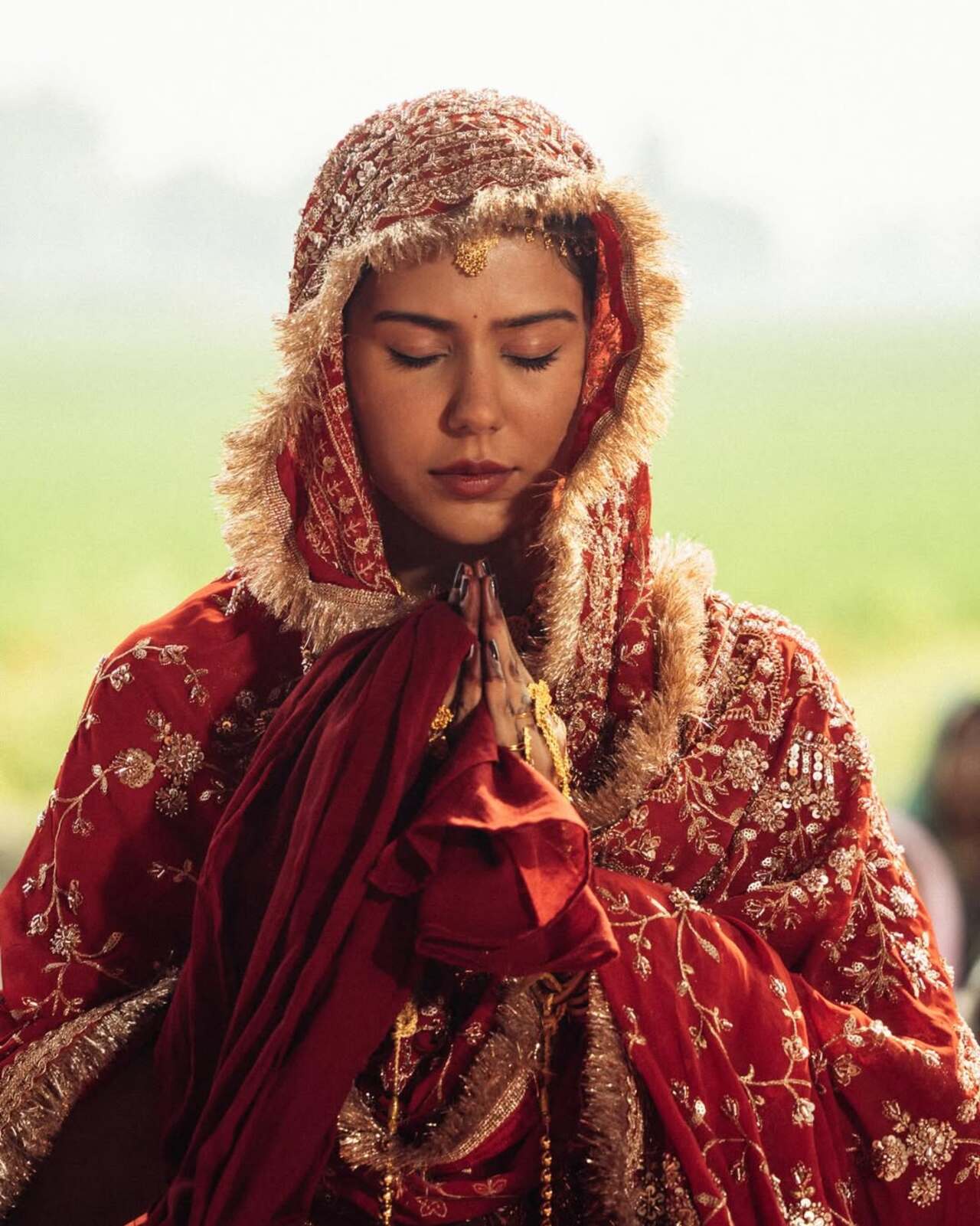 Composed by the celebrated duo Sachet-Parampara, the song has heartfelt lyrics by Kausar Munir